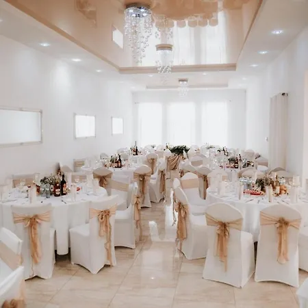 Nostalgia Restaurant & Bed & Breakfast