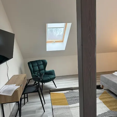 Nostalgia Restaurant & 3*