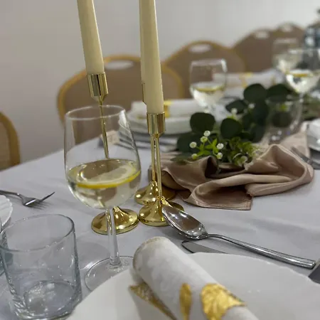 Nostalgia Restaurant & 3*