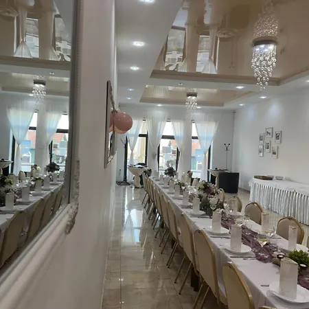 Nostalgia Restaurant & Couette-café 3*