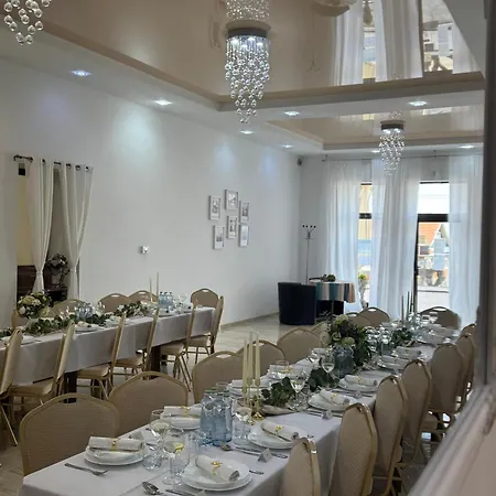 Nostalgia Restaurant & Couette-café 3*